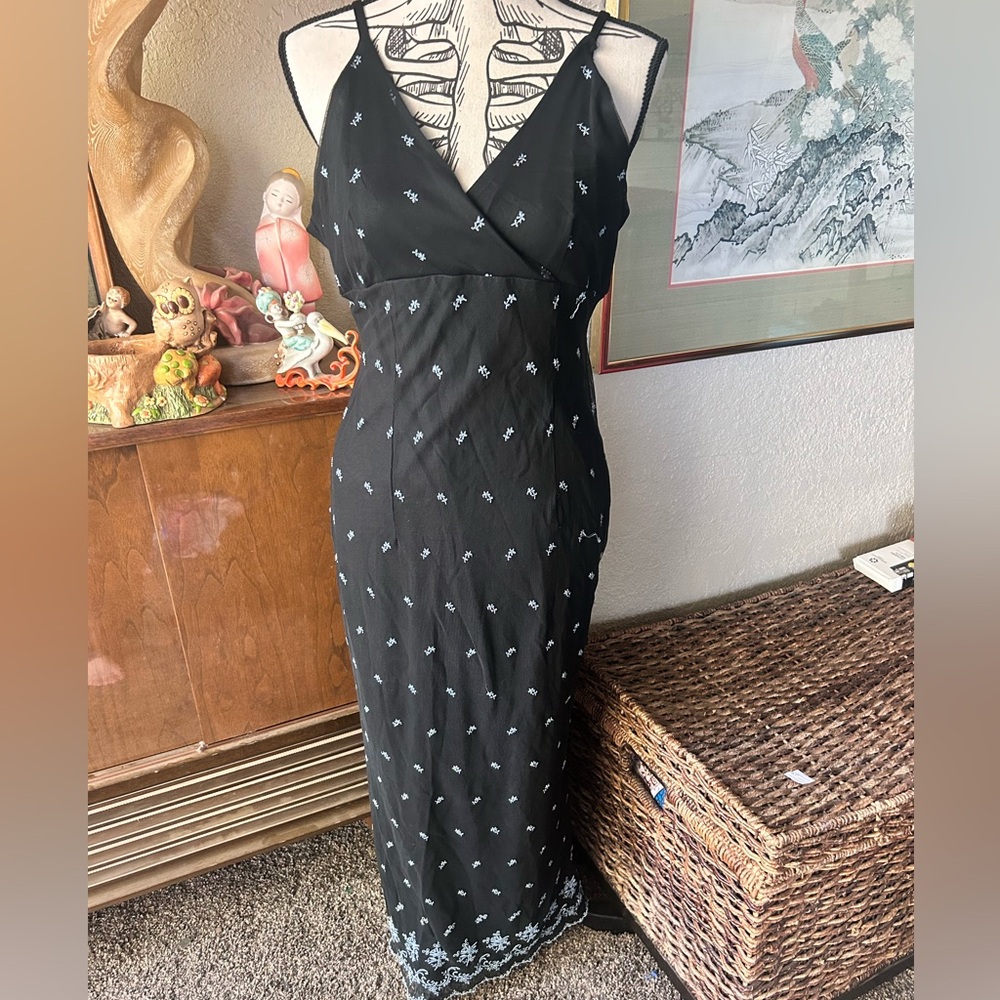 Peak boo Black Layered Netting Floral Embroidery Scallop Hemmed Dress